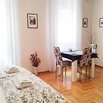 Lavender - City Room With Free Parking Гостевой дом