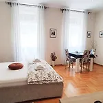 Lavender - City Room With Free Parking 4*