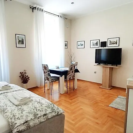 Lavender - City Room With Free Parking Гостевой дом Пула