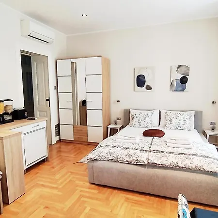 Lavender - City Room With Free Parking Гостевой дом Пула