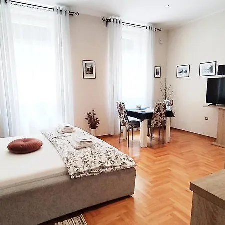 Lavender - With Free Parking 4* Pola