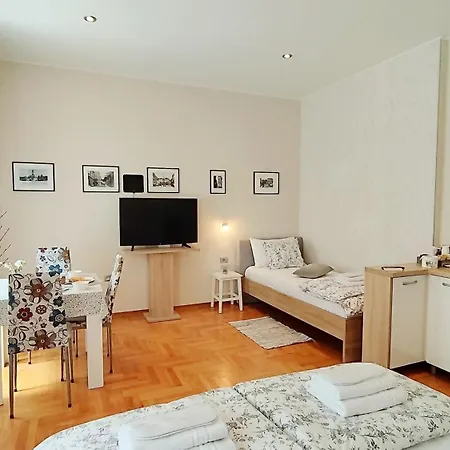 Lavender - With Free Parking 4*